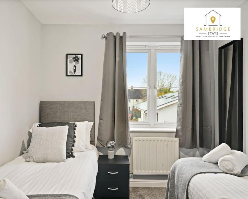 Aylesbury Central - 2 Bedroom Serviced Apt In Aylesbury By Sambridge Stays BUCKINGHAMSHIRE Kültér fotó